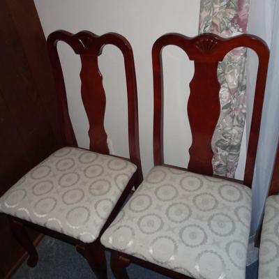 LOT 135. FOUR SIDE CHAIRS