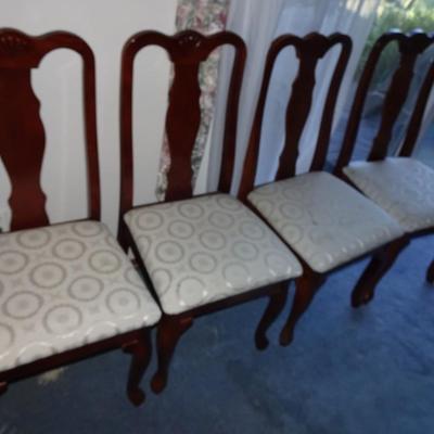LOT 135. FOUR SIDE CHAIRS