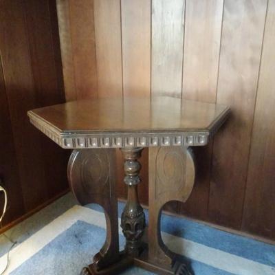 LOT 158. ANTIQUE 1920'S SPANISH REVIVAL HEXAGONAL SIDE TABLE