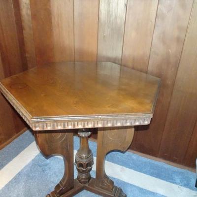 LOT 158. ANTIQUE 1920'S SPANISH REVIVAL HEXAGONAL SIDE TABLE