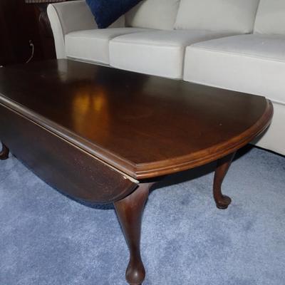 LOT 160. COFFE TABLE