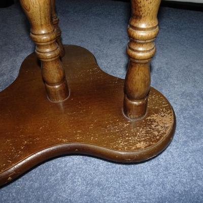 LOT 162. VINTAGE TABLE