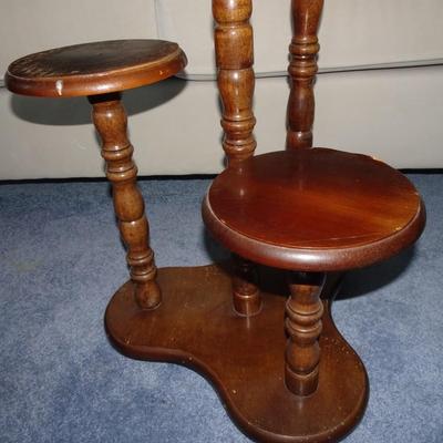 LOT 162. VINTAGE TABLE