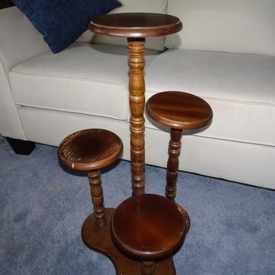 LOT 162. VINTAGE TABLE