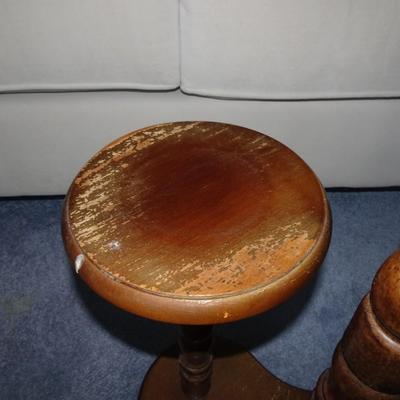 LOT 162. VINTAGE TABLE