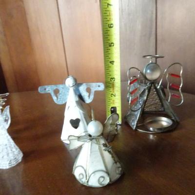 LOT 164. DECORATIVE ANGELS