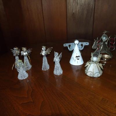 LOT 164. DECORATIVE ANGELS