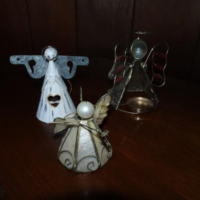 LOT 164. DECORATIVE ANGELS
