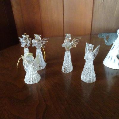 LOT 164. DECORATIVE ANGELS
