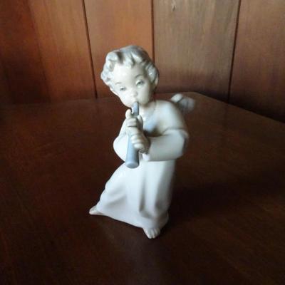 LOT 165. LLADRO ANGEL