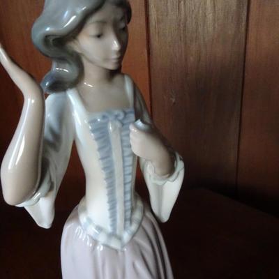 LOT 166. NAO FIGURINE
