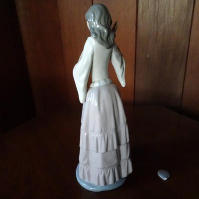 LOT 166. NAO FIGURINE