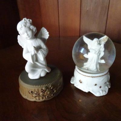 LOT 168. ANGEL DECOR