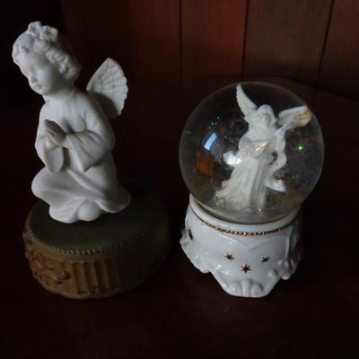 LOT 168. ANGEL DECOR
