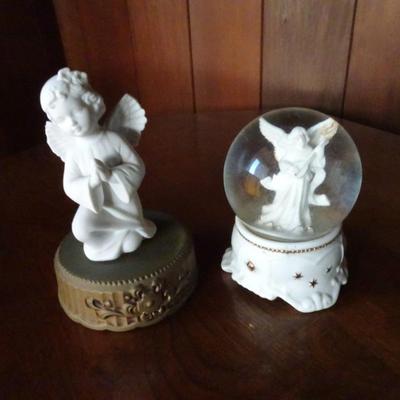 LOT 168. ANGEL DECOR