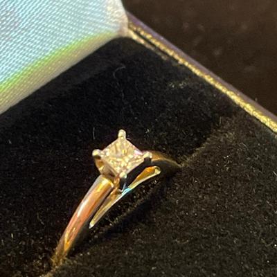 14kt gold ring with diamond