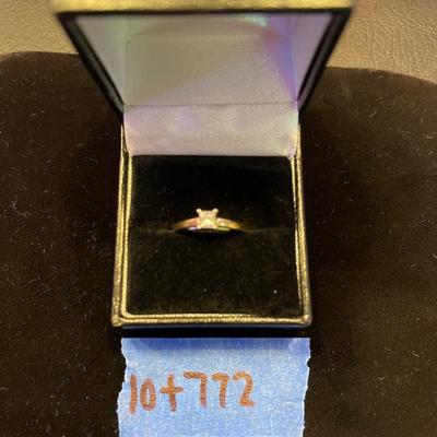 14kt gold ring with diamond