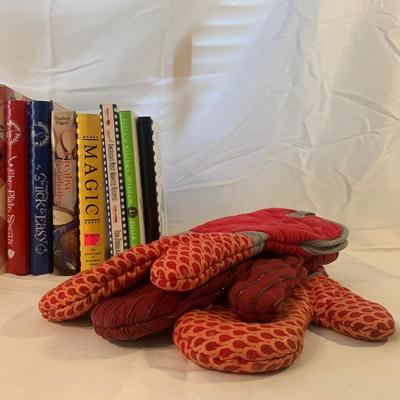 Cookbook Collection, Oven Mits, and Dish Towels (K-KW)