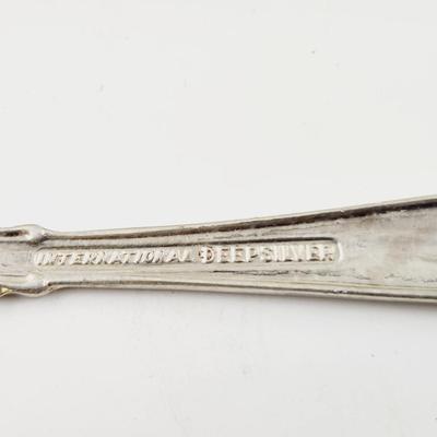 INTERNATIONAL DEEP SILVER FRILLED SPOON