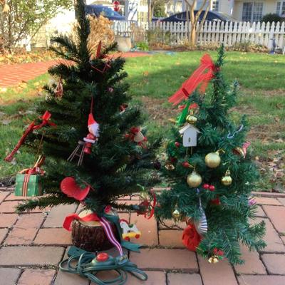 8567 Lot of Christmas Garland, Wreathe, 2 Small Christmas Trees & Hanging Christmas Basket