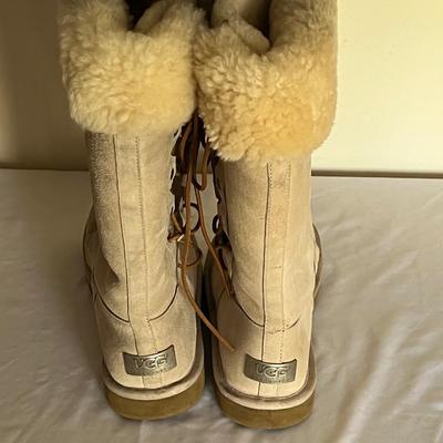 UGG Size 8 Women’s Lined Boots (MB-RG)