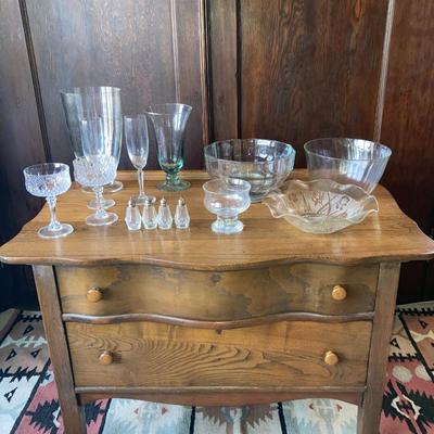 Lot of mixed glassware and crystal pieces