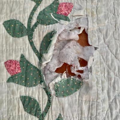 Antique quilt (see photos)