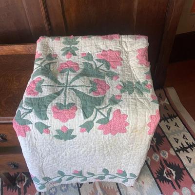 Antique quilt (see photos)