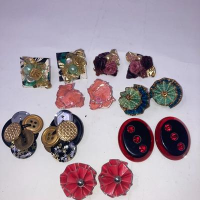 7 pair of vintage 80’s mixed medium earrings