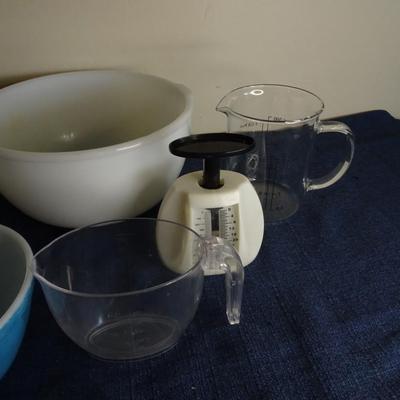 LOT 171. KITCHEN ITEMS