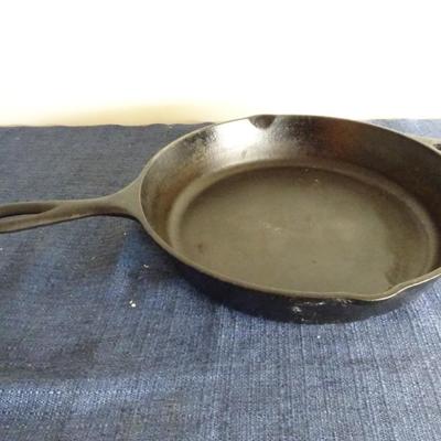 LOT 173. LODGE CAST IRON PAN