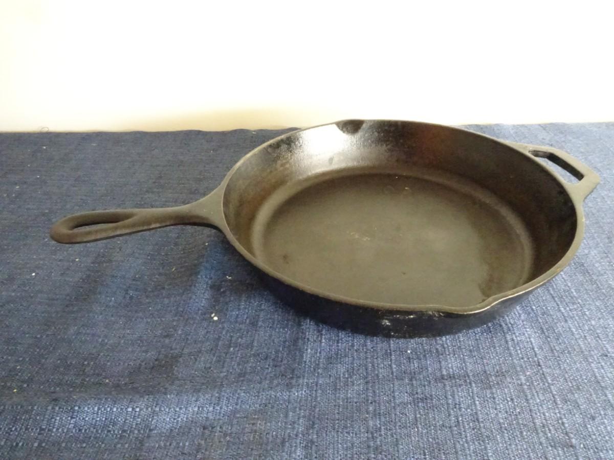 LOT 173. LODGE CAST IRON PAN