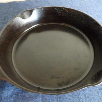 LOT 174.  WAGNER CAST IRON PAN