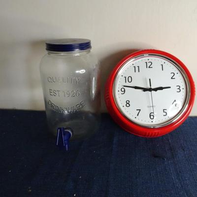 LOT 178. DRINK DISPENSER AND CLOCK