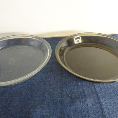 LOT 181. PYREX PIE PLATES AND KITCHEN ITEMS
