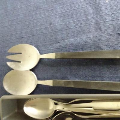 LOT 182. KITCHEN ITEMS AND FLATWARE