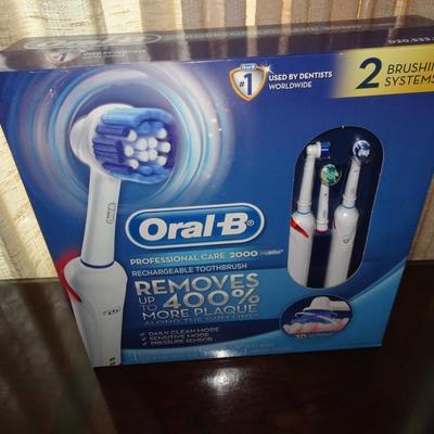 LOT 199 ORAL B CAERE 2000 SYSTEM IN BOX