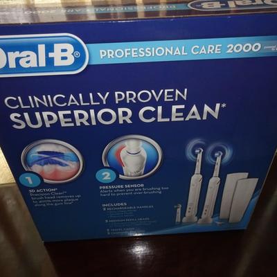LOT 199 ORAL B CAERE 2000 SYSTEM IN BOX