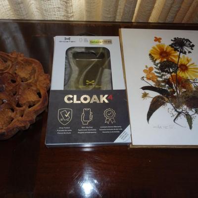 LOT 200. COASTERS, HOME DECOR ART AND CELL PHONE CASE