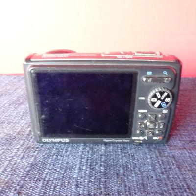 LOT 209 OLYMPUS STYLUS TOUGH CAMERA