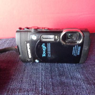 LOT 210. OLYMPUS STYLUS TOUGH CAMERA