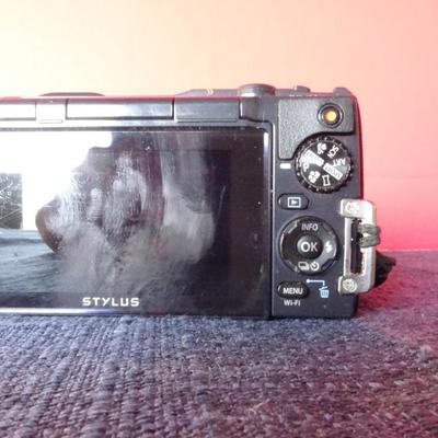 LOT 210. OLYMPUS STYLUS TOUGH CAMERA