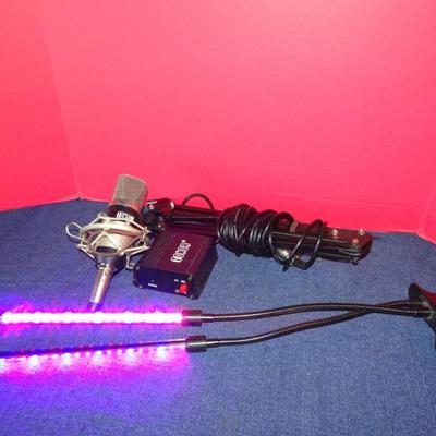 LOT 213  TONOR MICROPHONE AND LED LIGHT