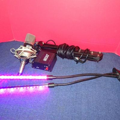 LOT 213  TONOR MICROPHONE AND LED LIGHT