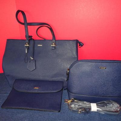 LOT 218. PURSES