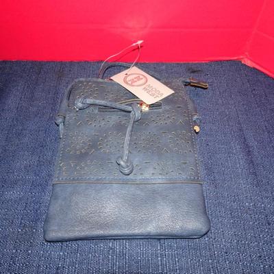 LOT 220. PURSES AND BAGS