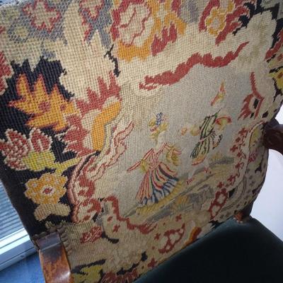 LOT 223. ANTIQUE CHAIR.