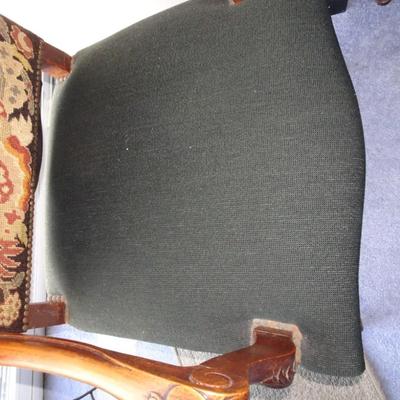 LOT 223. ANTIQUE CHAIR.