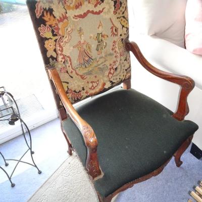 LOT 223. ANTIQUE CHAIR.
