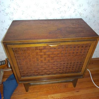 LOT 236. V INTAGE RECORD CABINET